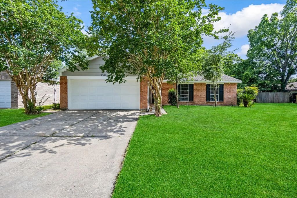 9806 Tanager Lane, Conroe