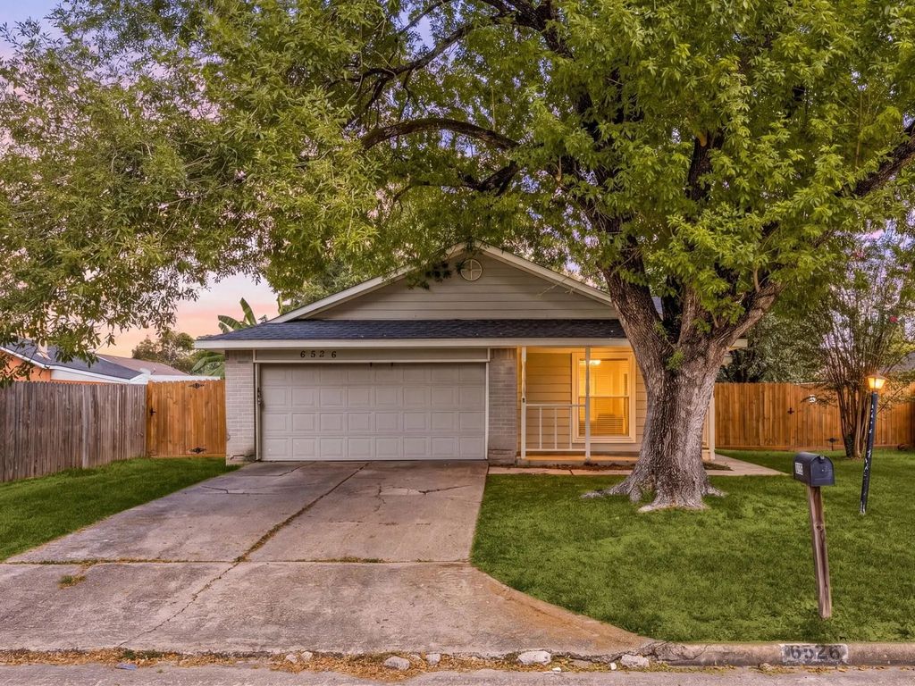 6526 Turtlewood Street, Houston