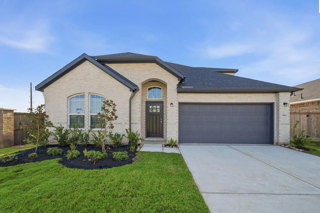 7942 Jade Crest Drive, Angleton