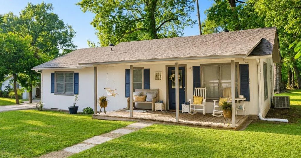 211 E Yell Street, Livingston