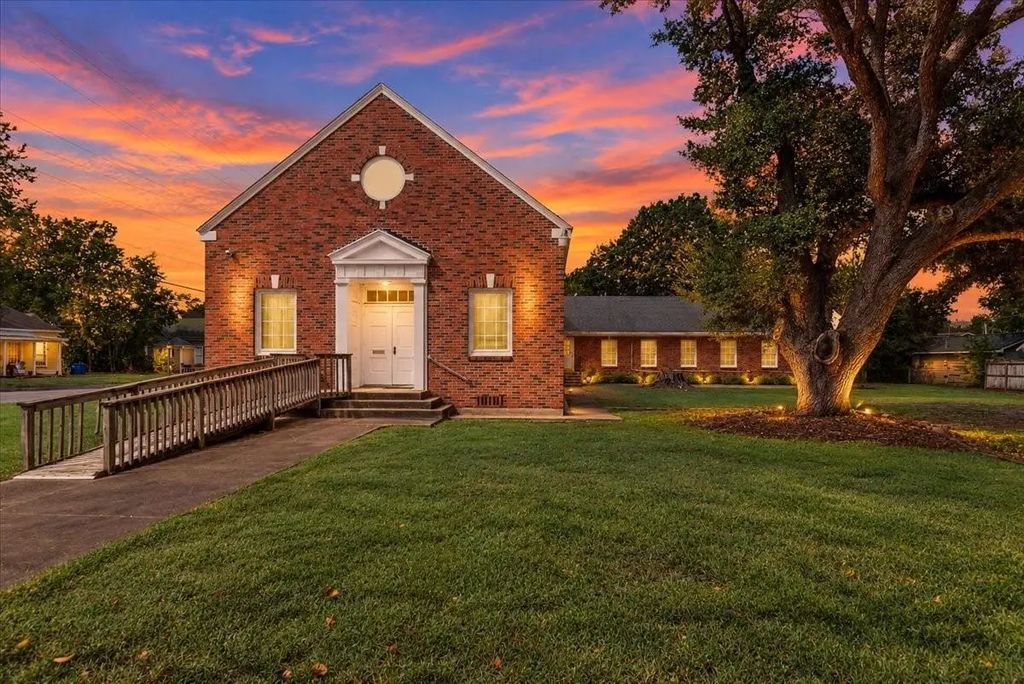 530 Church Street, Navasota