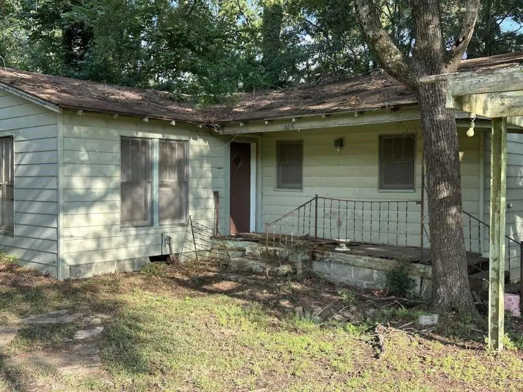 3305 S Lake Drive, Texarkana