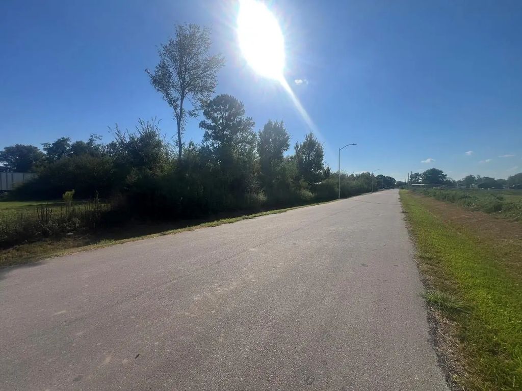 Sandman Avenue, Crosby