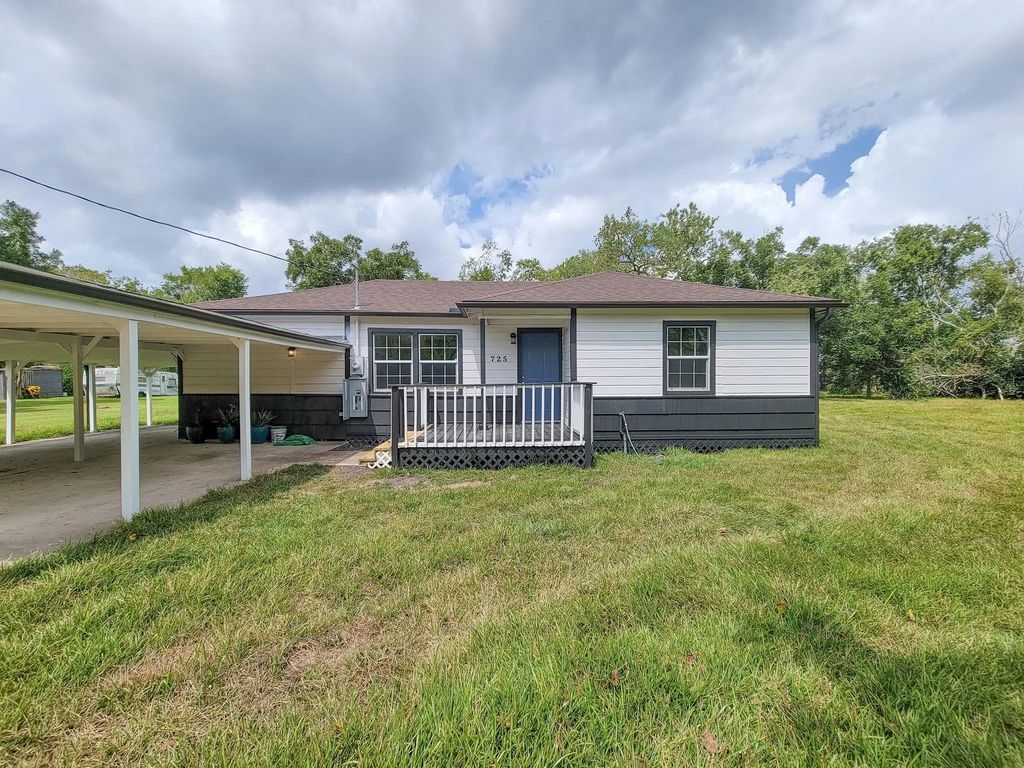 725 Cahill Road, Angleton