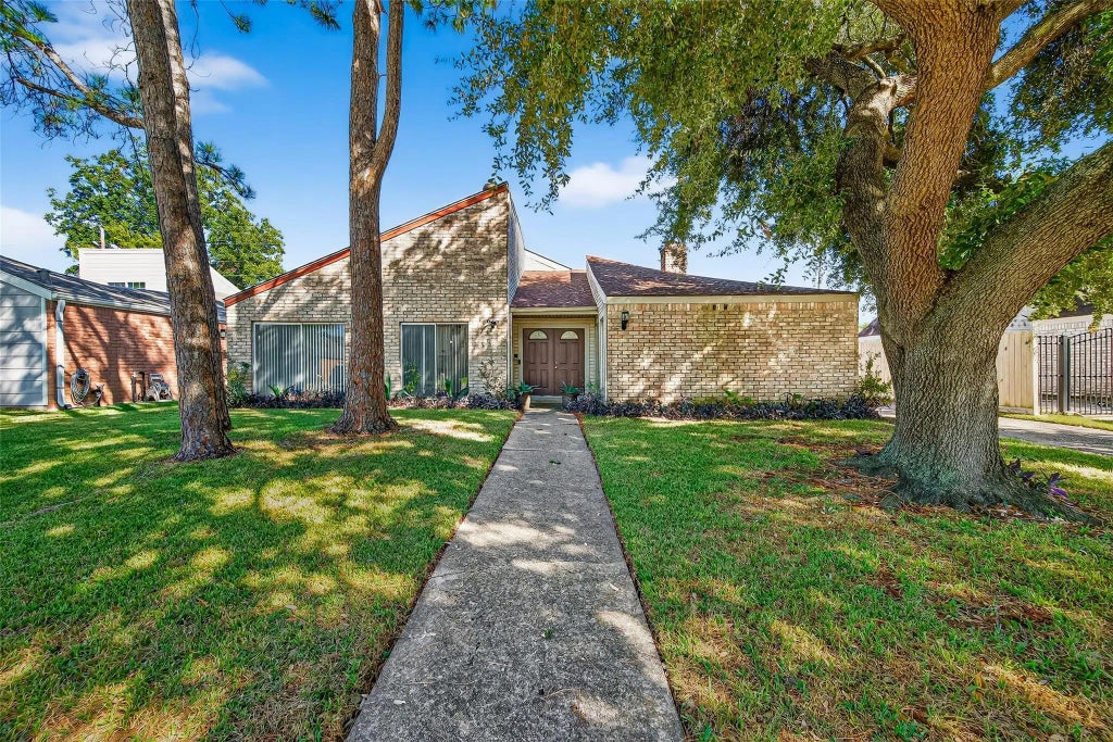 7211 Las Brisas Dr, Houston