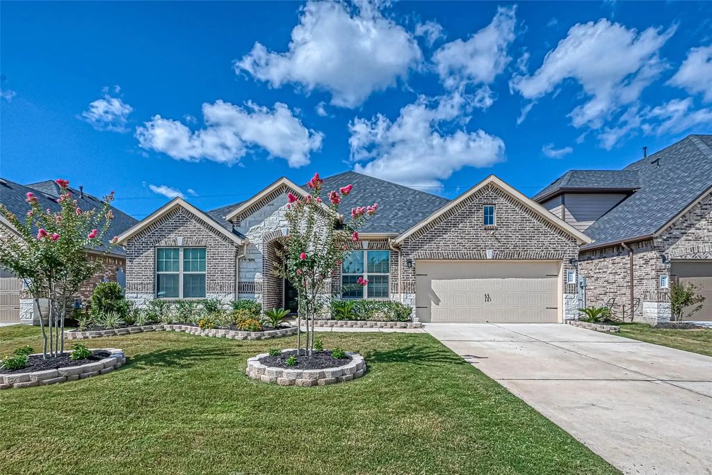 5826 Euclid Loop, Rosenberg