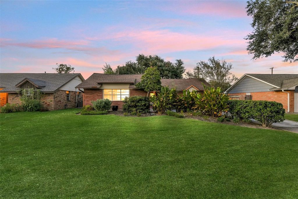 2205 Lazybrook Drive, Houston