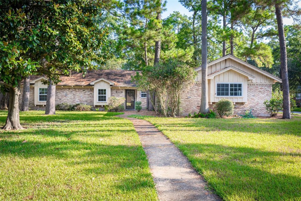 10902 Saint Marys Lane, Houston