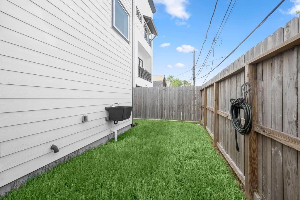 3022 Holman Street, Houston