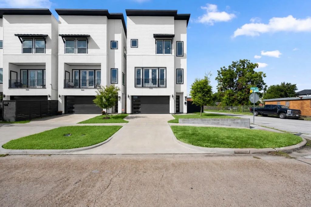 3022 Holman Street, Houston