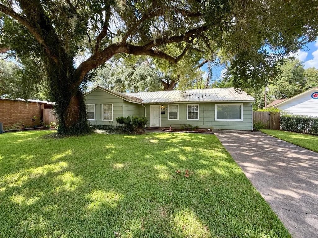 409 Oak Drive, Lake Jackson