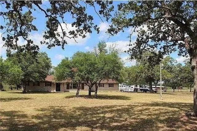 1900 Fm 1104, Kingsbury