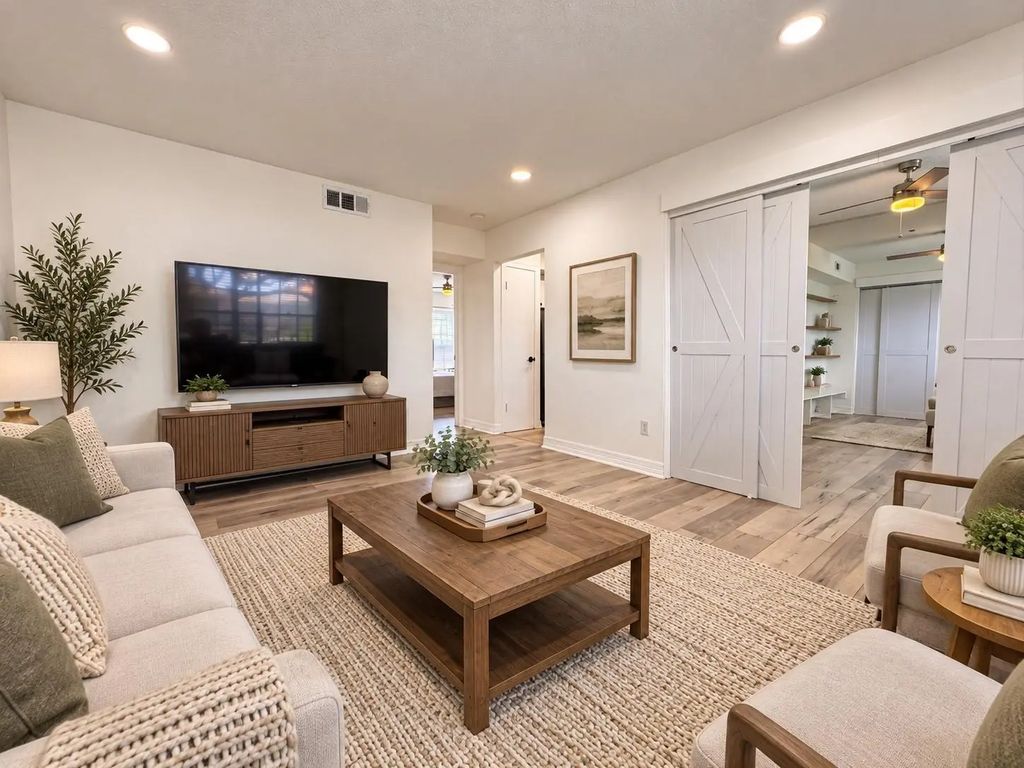 3131 Southwest Freeway C35, Houston