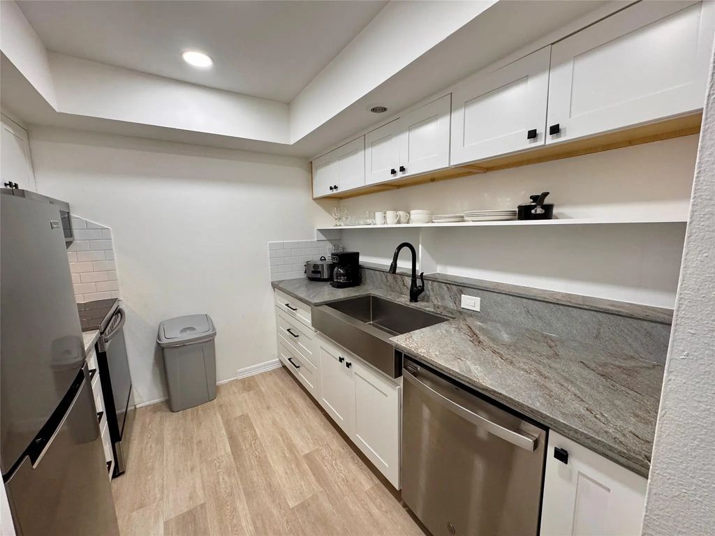 3131 Southwest Freeway C35, Houston