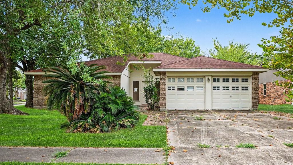 131 Meadow Bend Street, League City