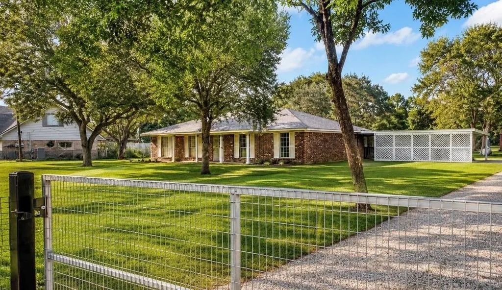 3935 Allen Road, Pearland