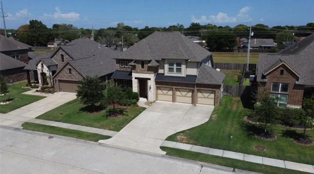 1327 Graham Trace Lane, League City