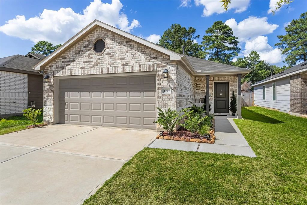 1721 Lofty Cedar Court, Conroe