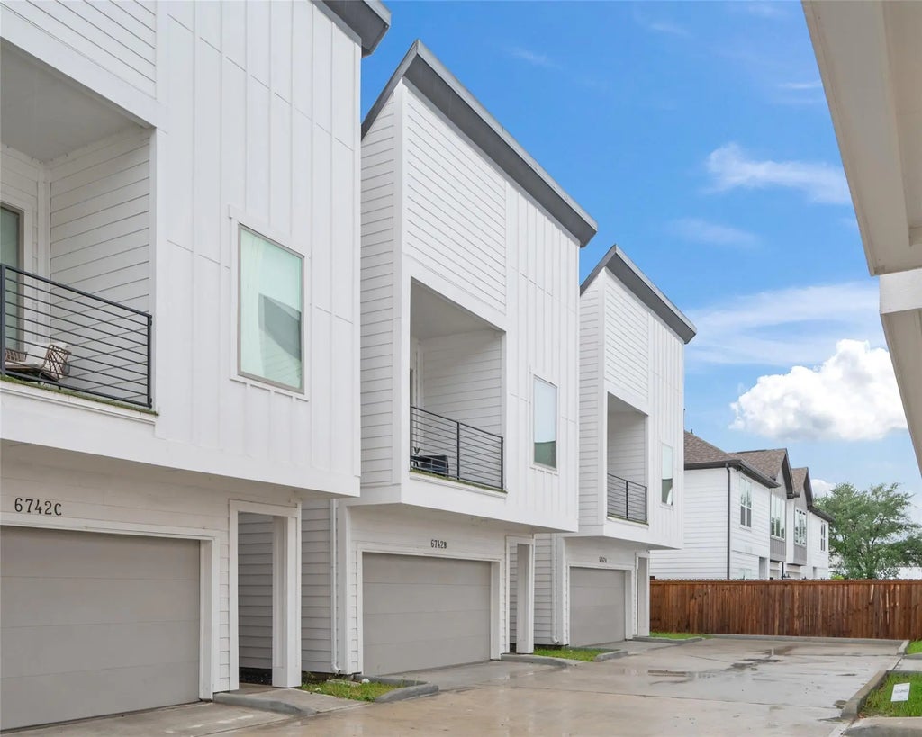6742 Peerless Street B, Houston