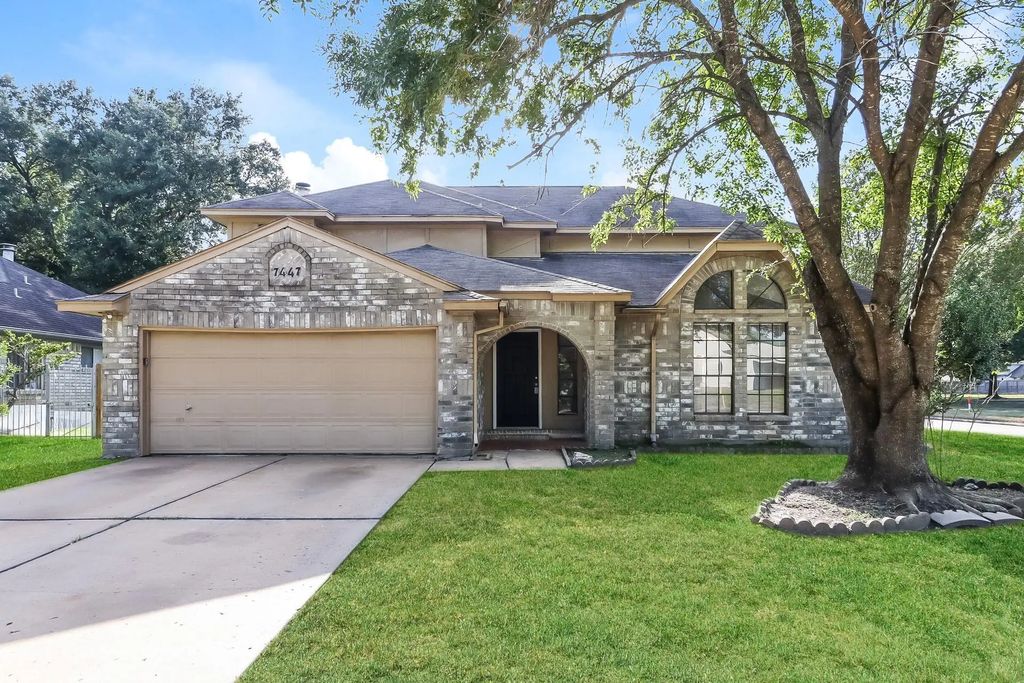 7447 Woodland West Drive, Houston
