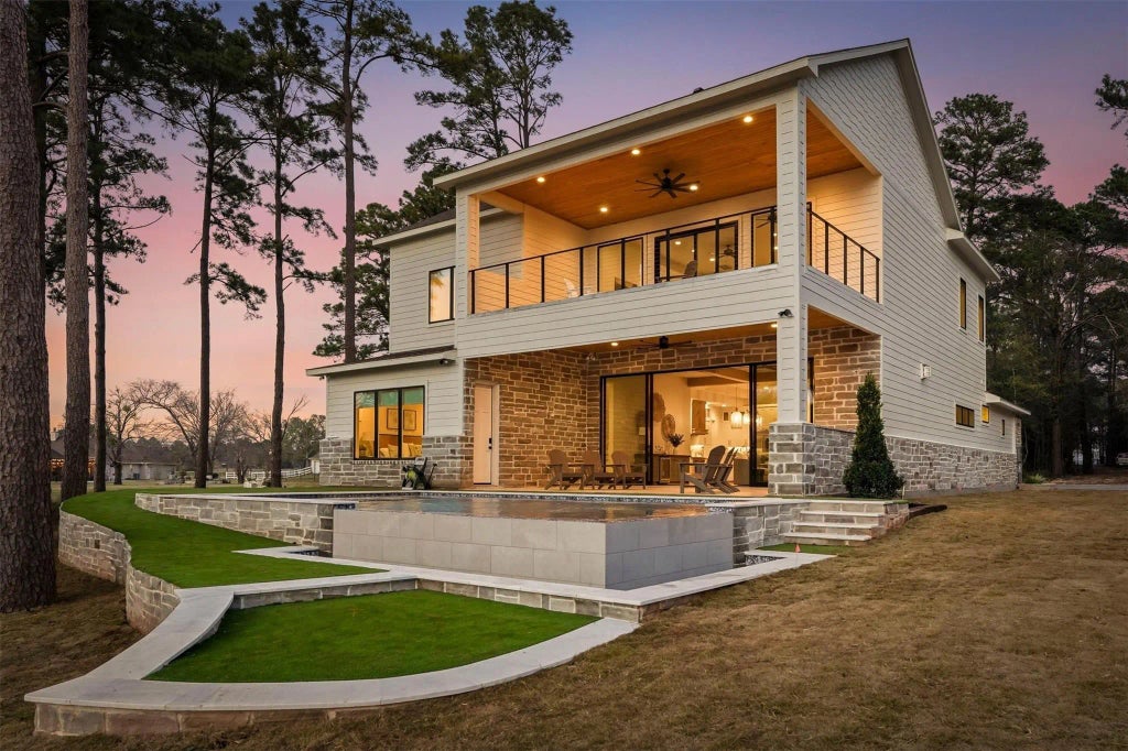 12833 Bruce Road, Willis