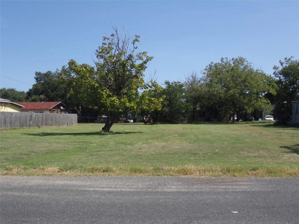 305 E Post Office Street, Weimar