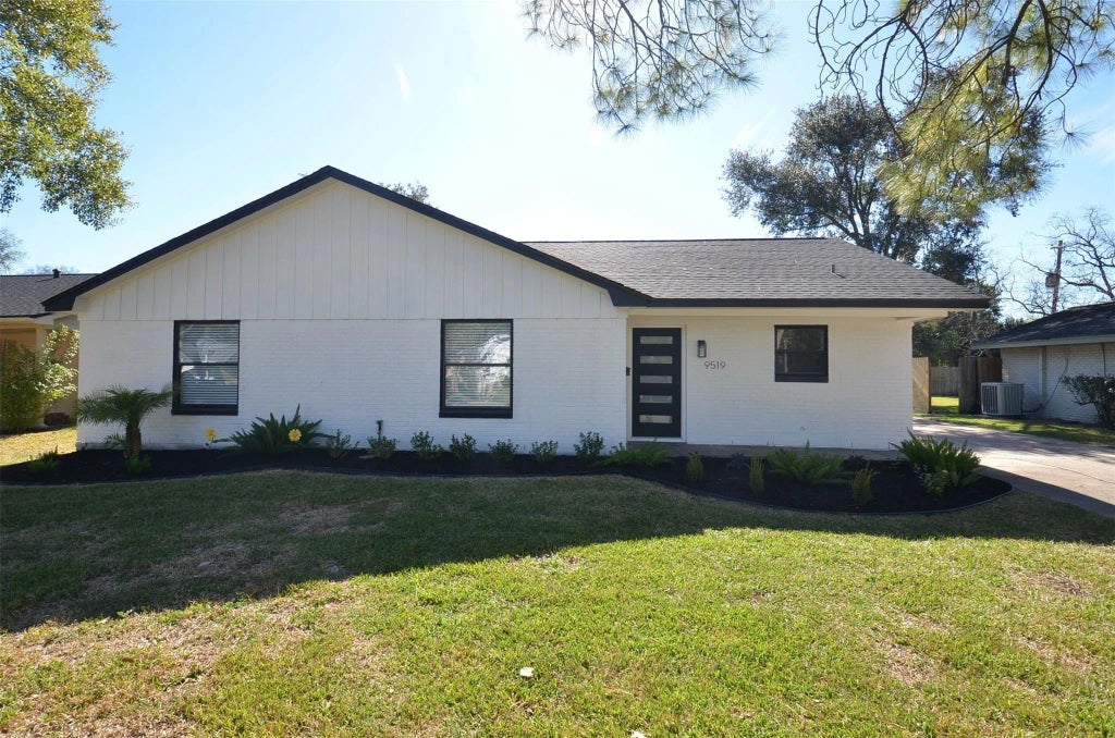 9519 Fairdale Lane, Houston