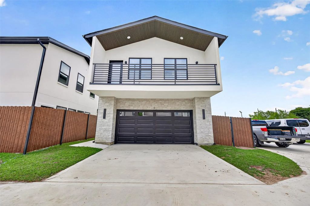 1811 N Spring Drive 9, Spring