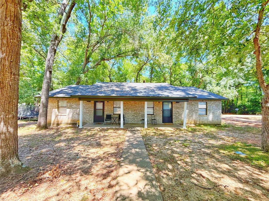 114 And 116 Woodland Circle, Crockett