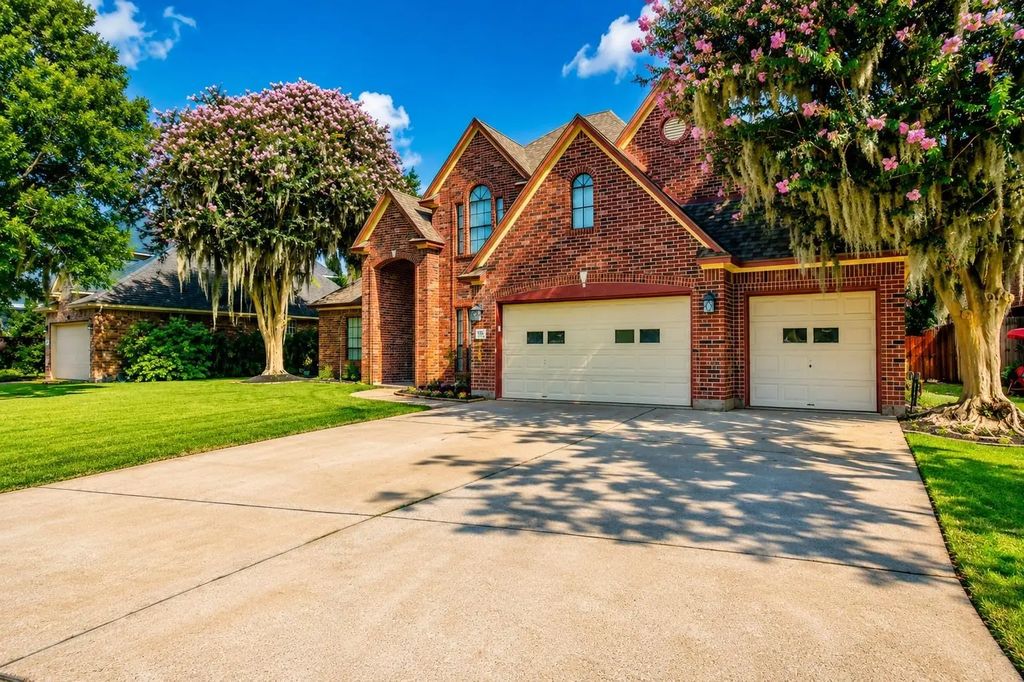 105 Thyme Trail, Lake Jackson