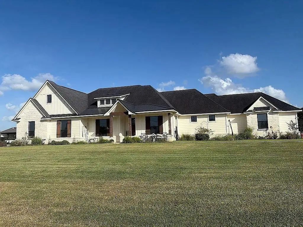 1143 Angus Trail, Angleton