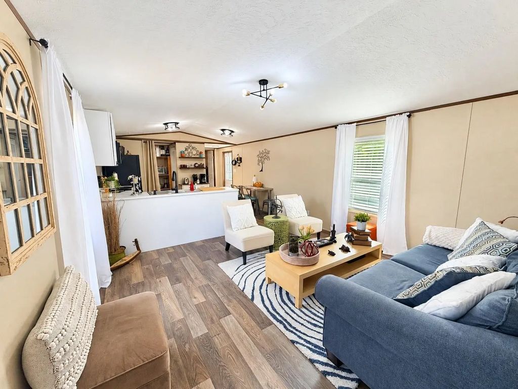 10469 County Road 302, Rockdale