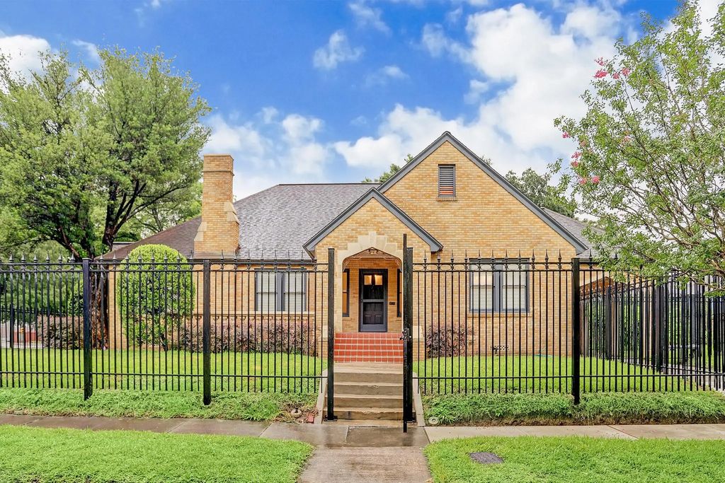 1903 W Walker Street, Houston