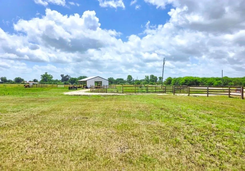 816 Raccoon Bend Road, Bellville