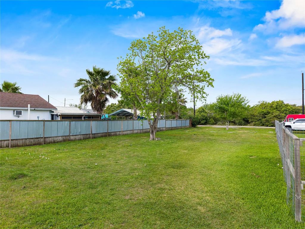 309 5th Street, San Leon