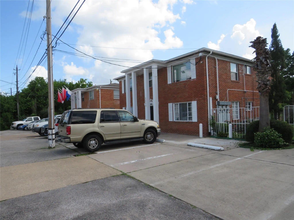 5804 Newcastle Street 2, Bellaire