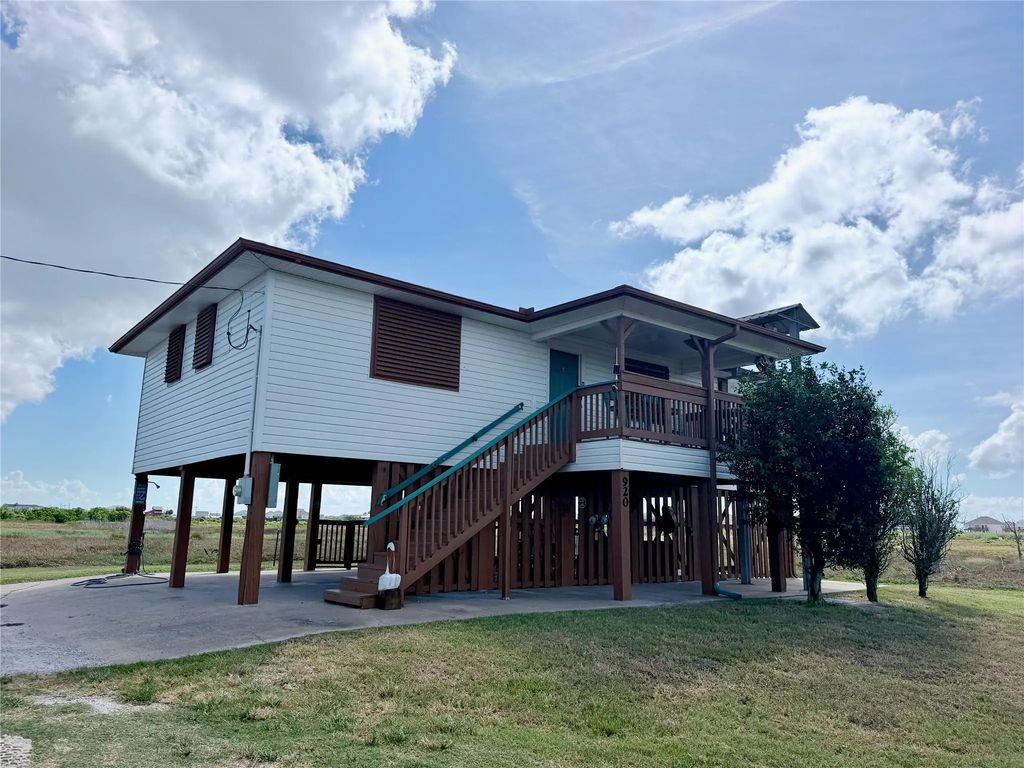 920 4th Street, Port Bolivar
