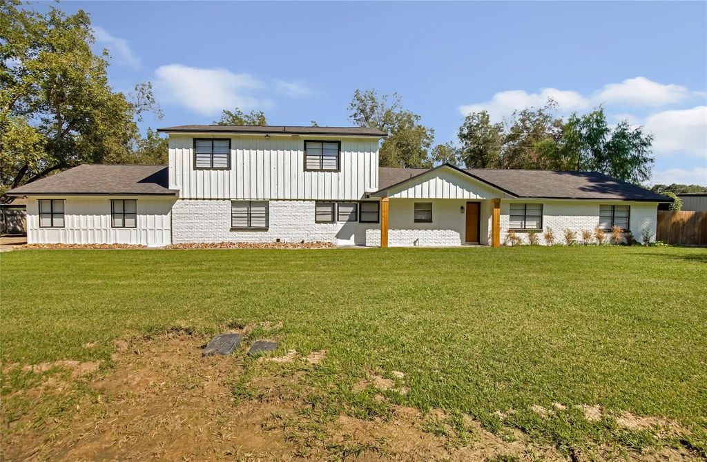 1122 Desirable Lane, Huffman