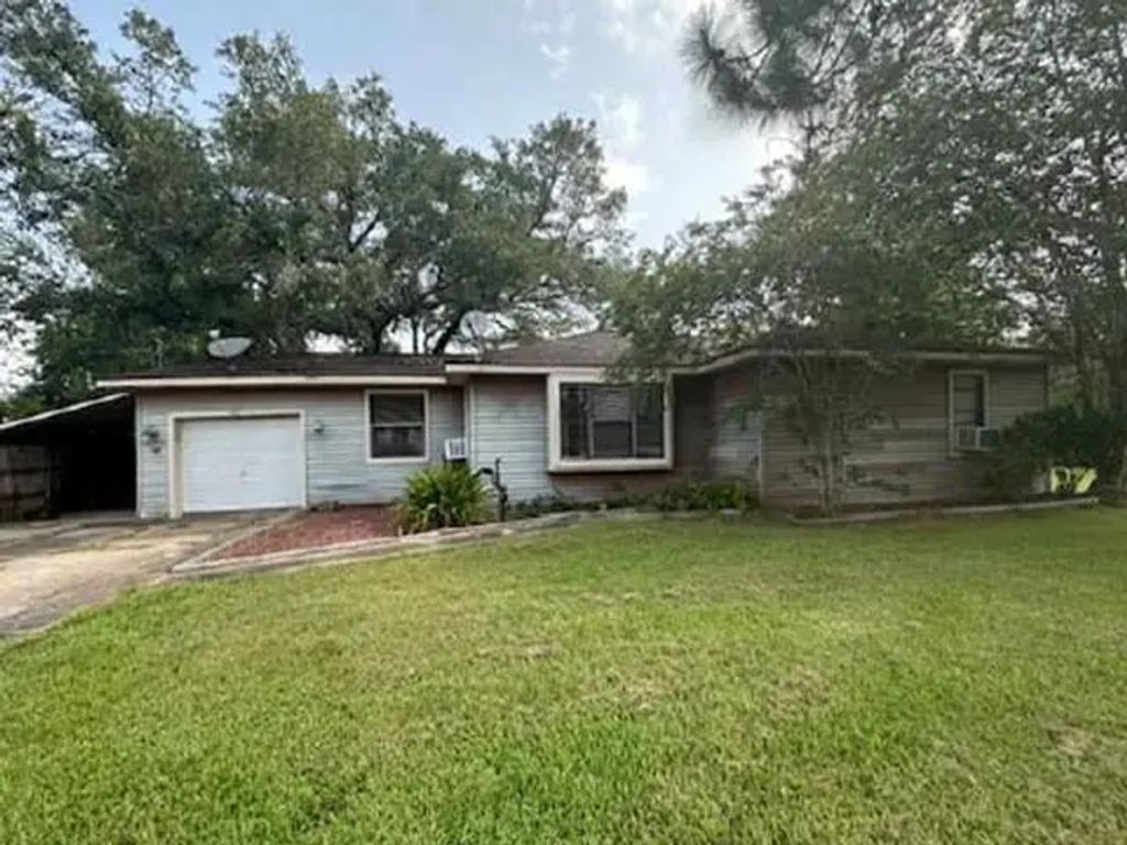 113 Iden Drive, Angleton