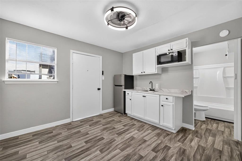 510 Dell Court B, Houston