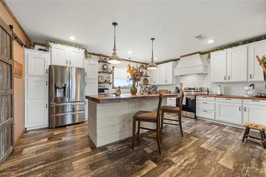 451 Private Road 1505, Bandera