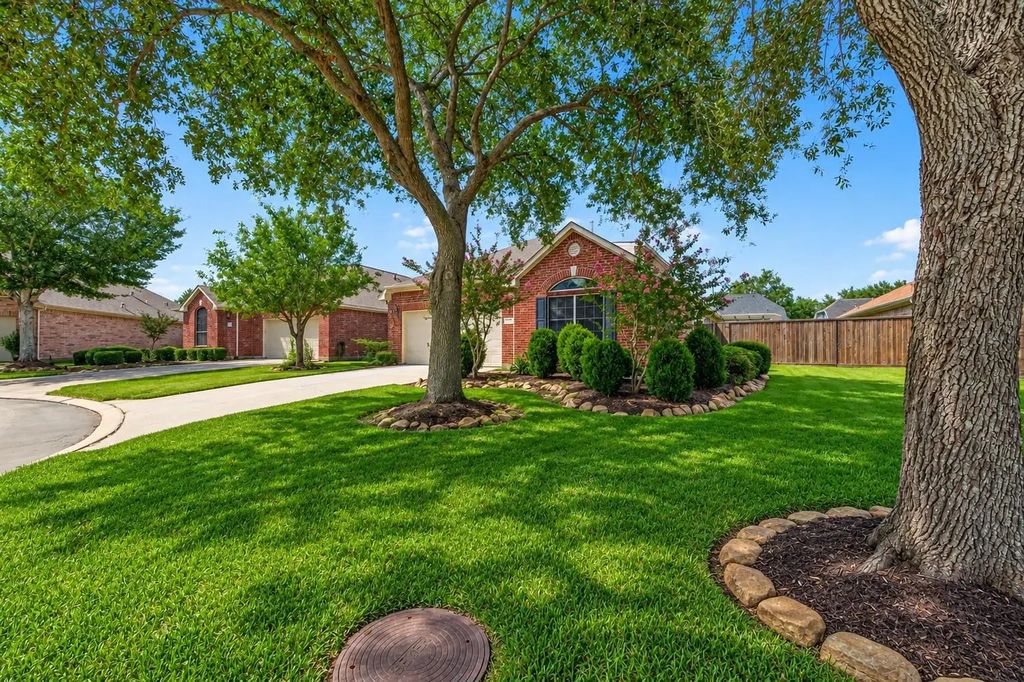 1407 Capri Place Lane, Pearland