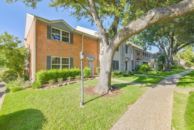 1687 W Sam Houston Parkway S, Houston