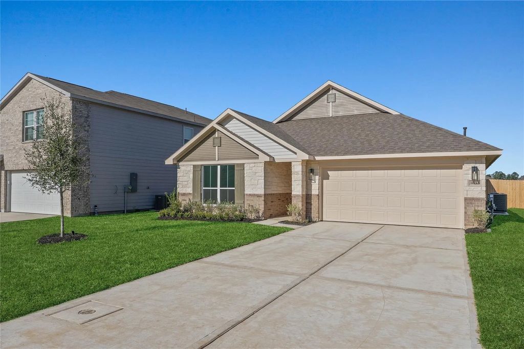 336 Bryan Way, Angleton