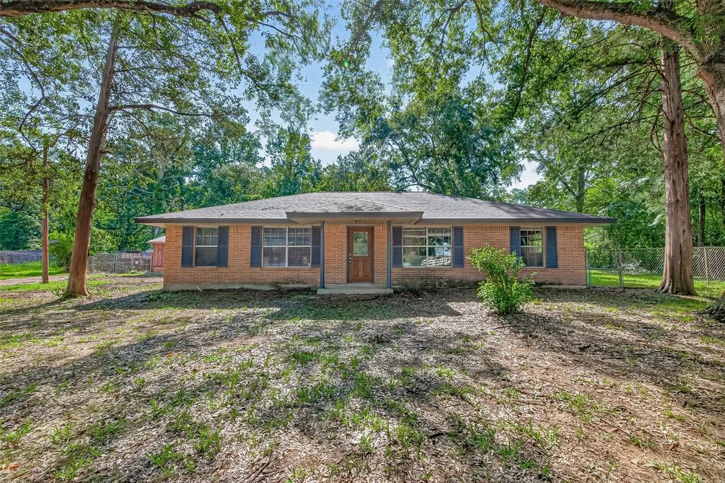 611 Dogwood Trail, Conroe