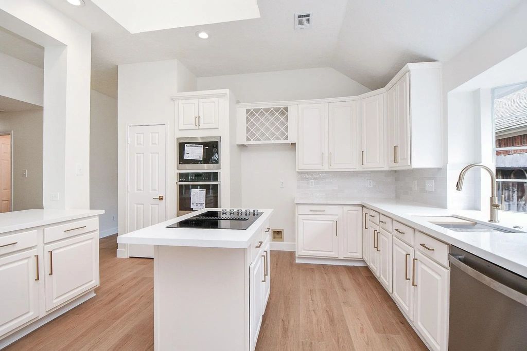 202 Knoll Forest Dr, Sugar Land
