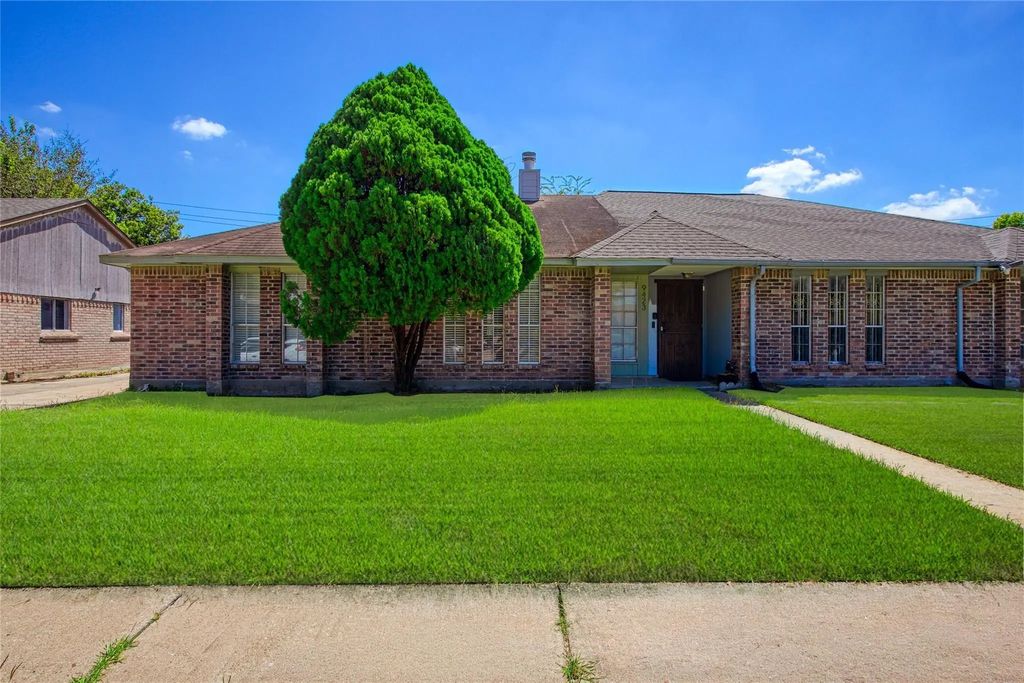 9423 Bollingbrook Drive, Houston