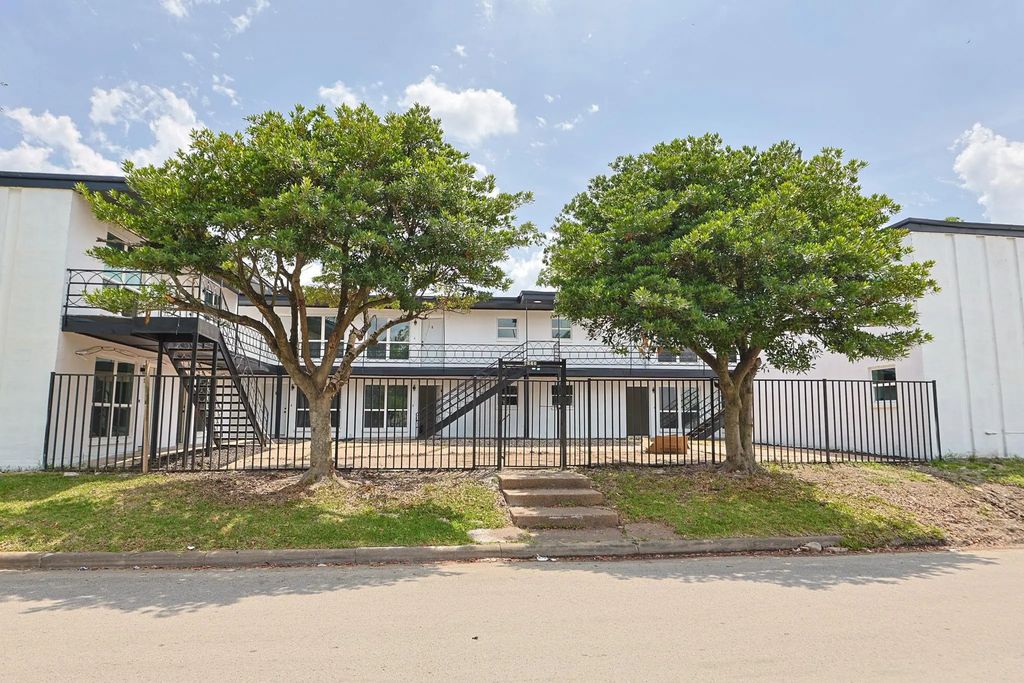 6840 Fairway Drive 11, Houston