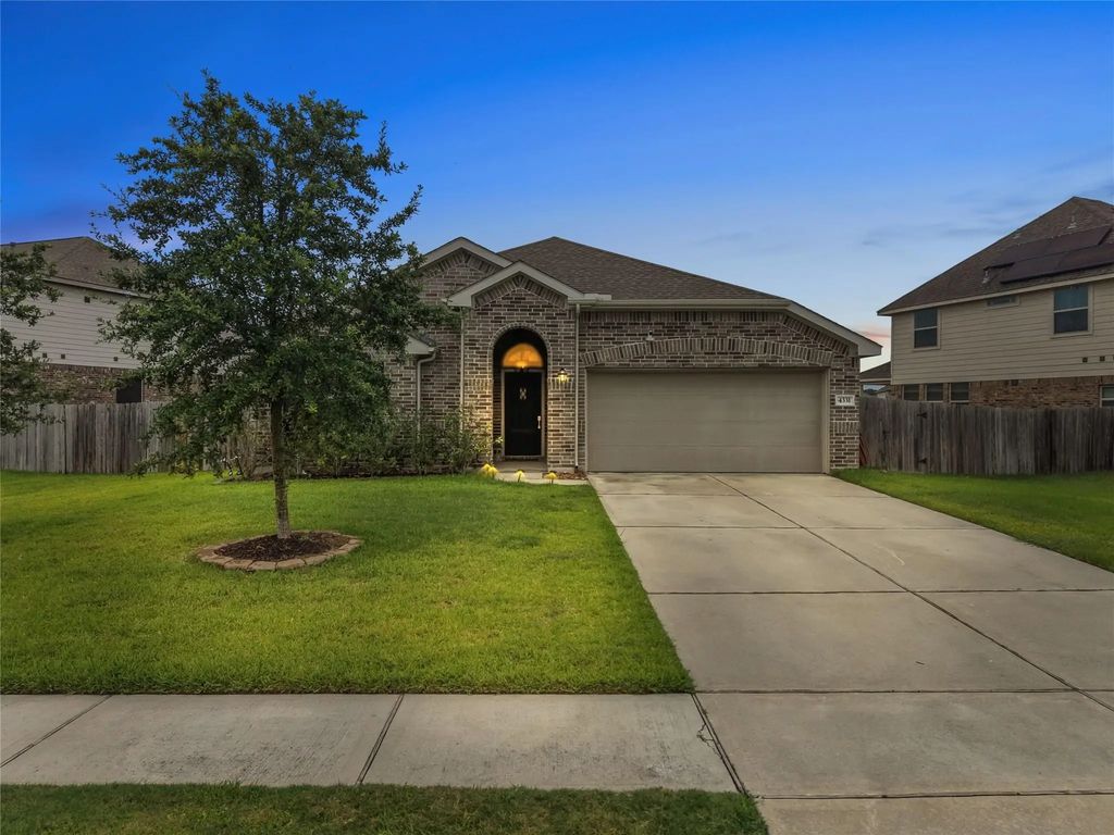 4331 Oakdale Mist Drive, Dickinson