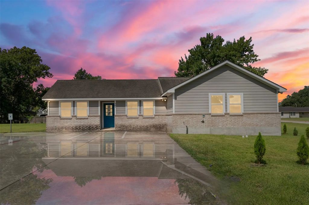 902 Waco Street, Dayton